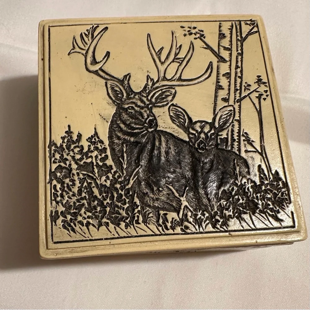 Trinket box with a doe and her baby